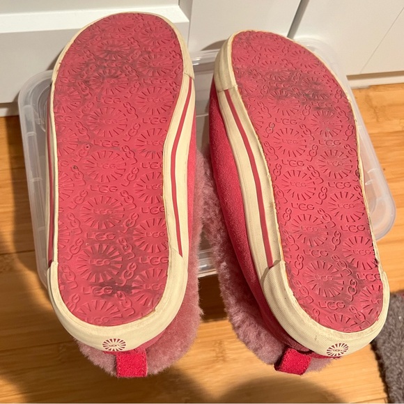 UGG Rylan Fuchsia Pink Suede Slippers Sheepskin Rubber Soles Size 6 (36) Womens - Picture 5 of 6